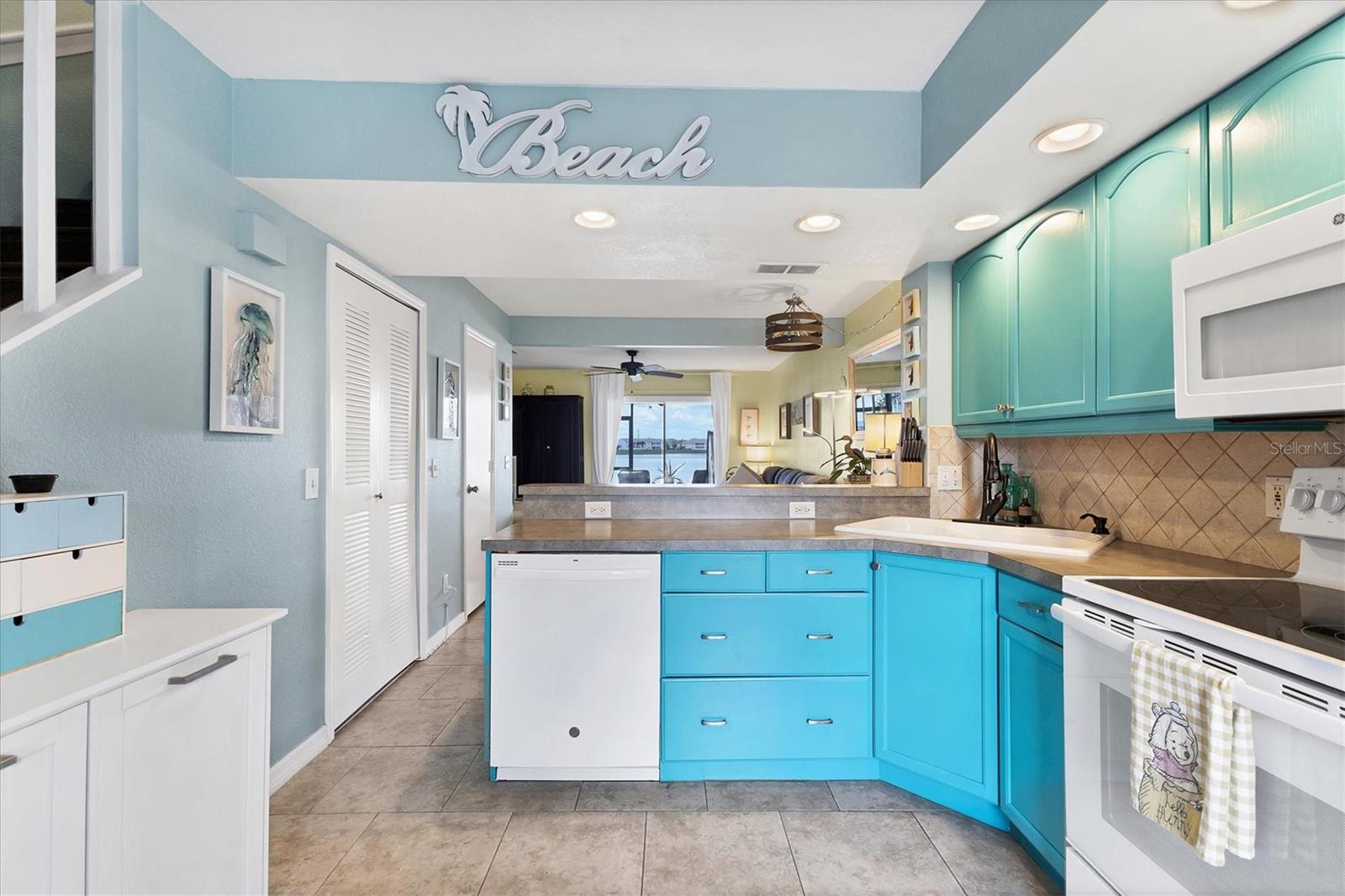 LAKE RIO TWNHMS - Residential