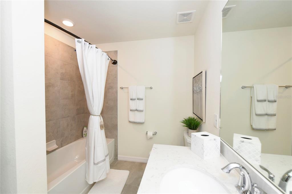 LAKEWOOD NATIONAL - Residential Lease