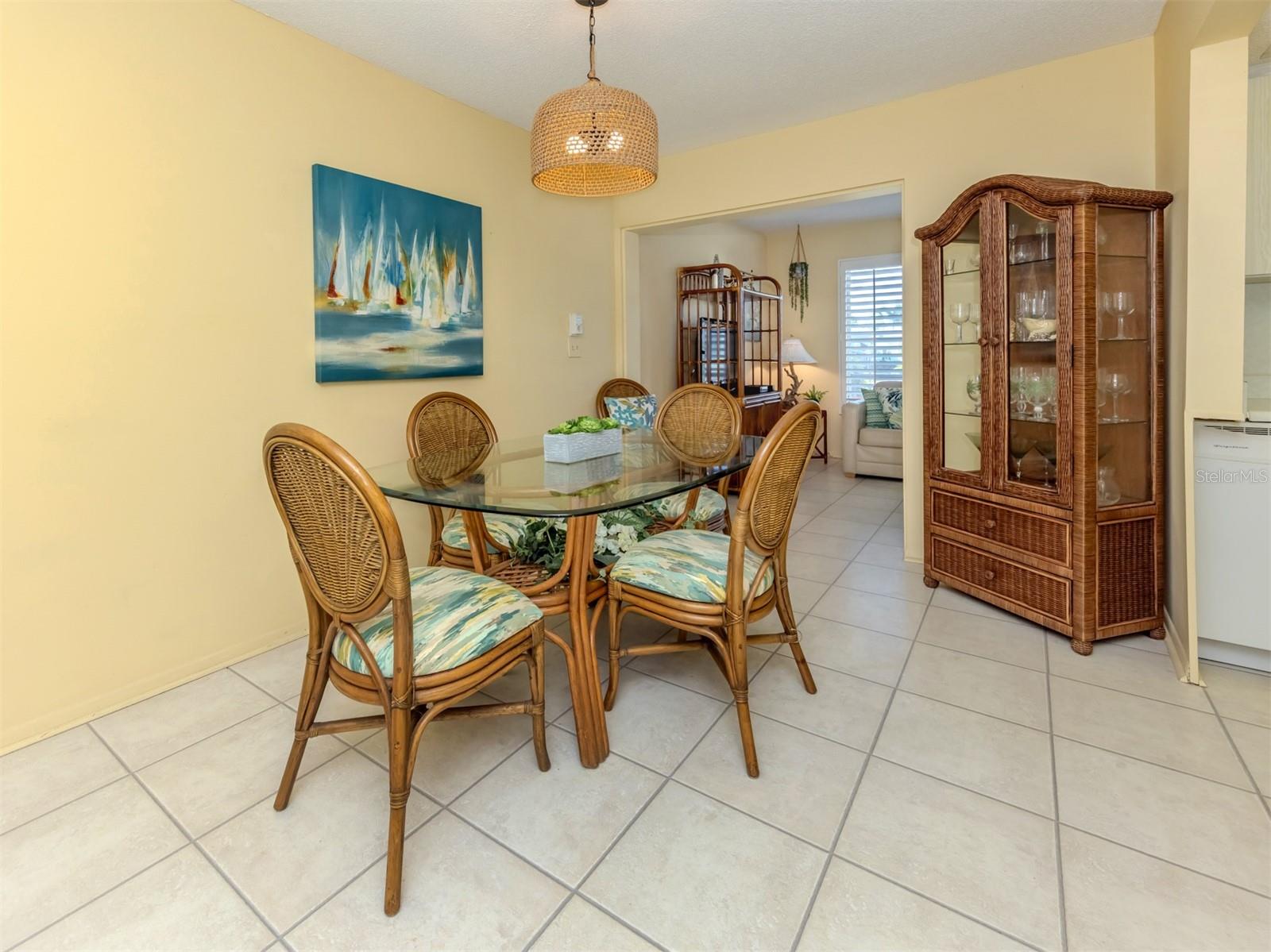 BEACH MANOR VILLAS - Residential