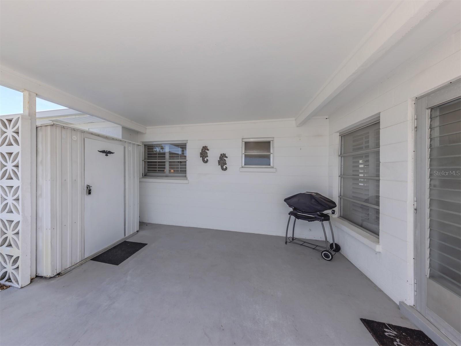 BEACH MANOR VILLAS - Residential