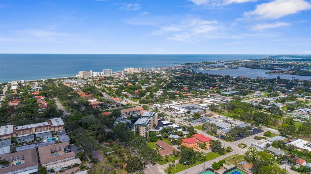 Photo of 512 W Venice Avenue #102, Venice, FL 34285 (MLS # N6140481)