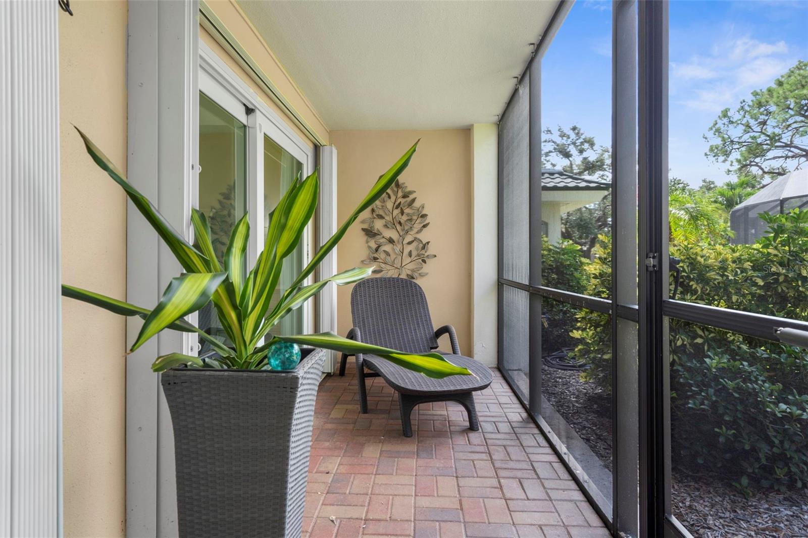 VENICE AVE CONDO - Residential