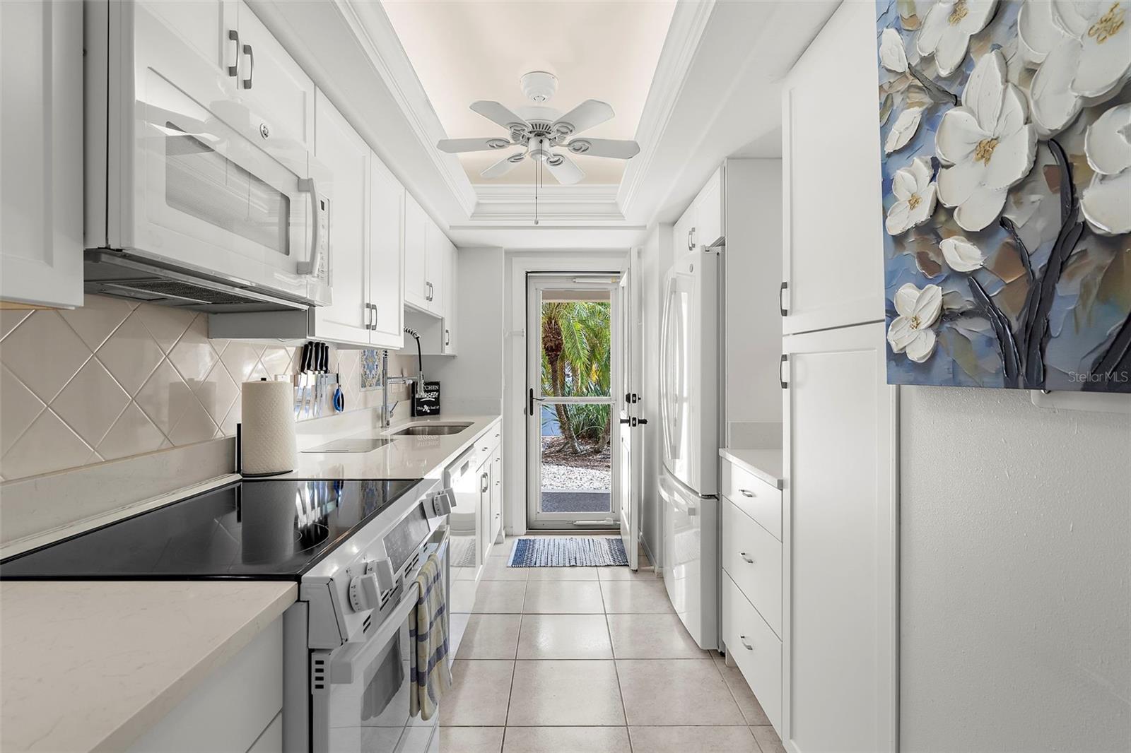 VENICE AVE CONDO - Residential