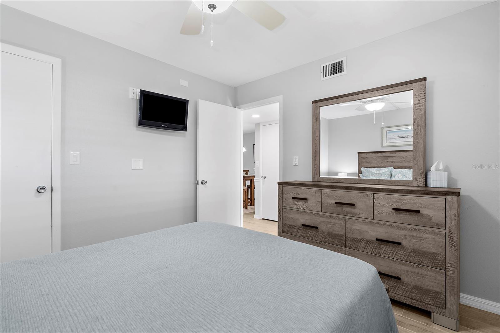 VENICE AVE CONDO - Residential