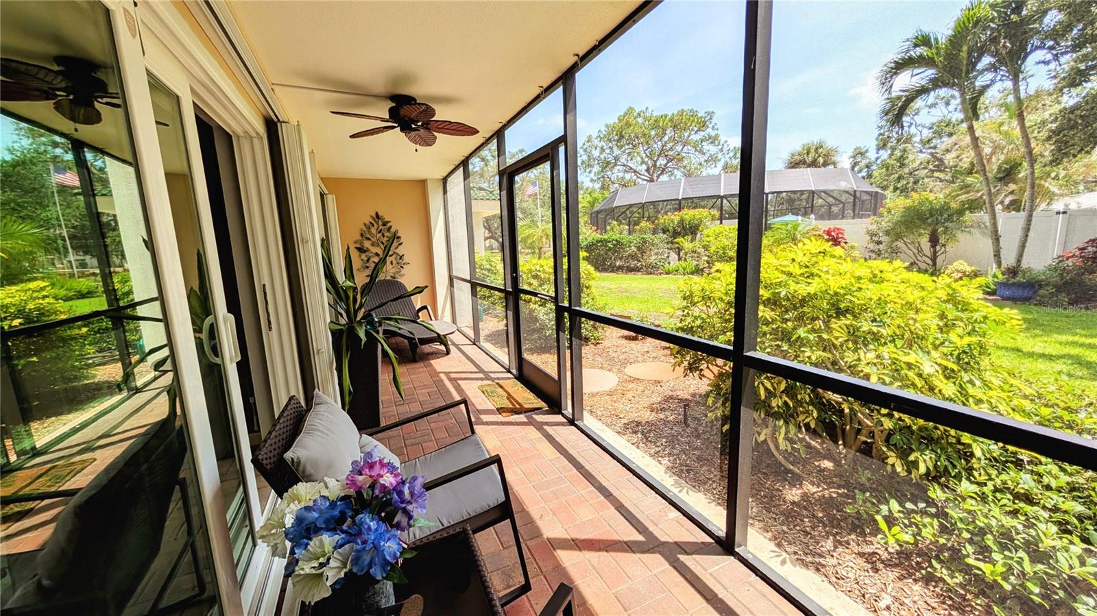 VENICE AVE CONDO - Residential
