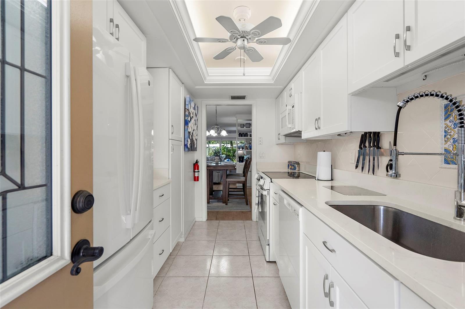 VENICE AVE CONDO - Residential
