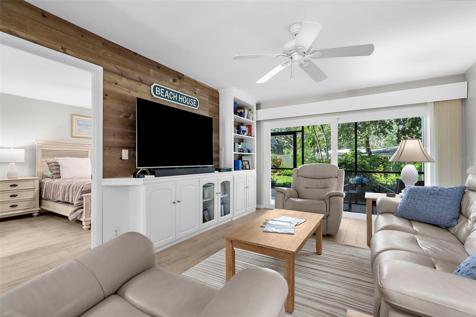 VENICE AVE CONDO - Residential