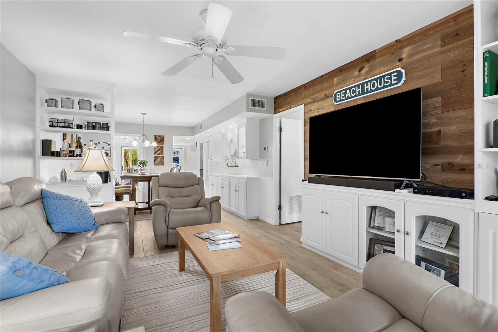 VENICE AVE CONDO - Residential