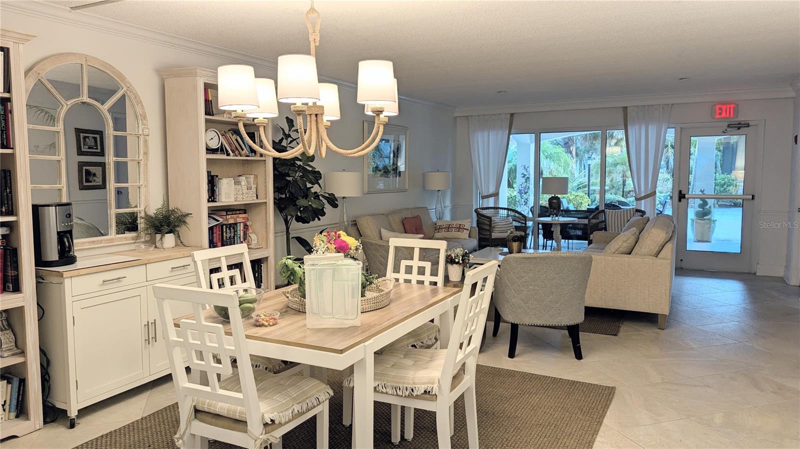 VENICE AVE CONDO - Residential