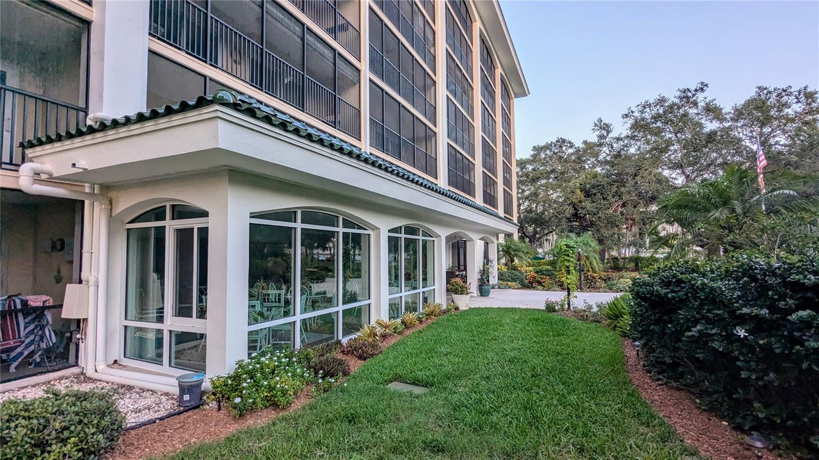 VENICE AVE CONDO - Residential
