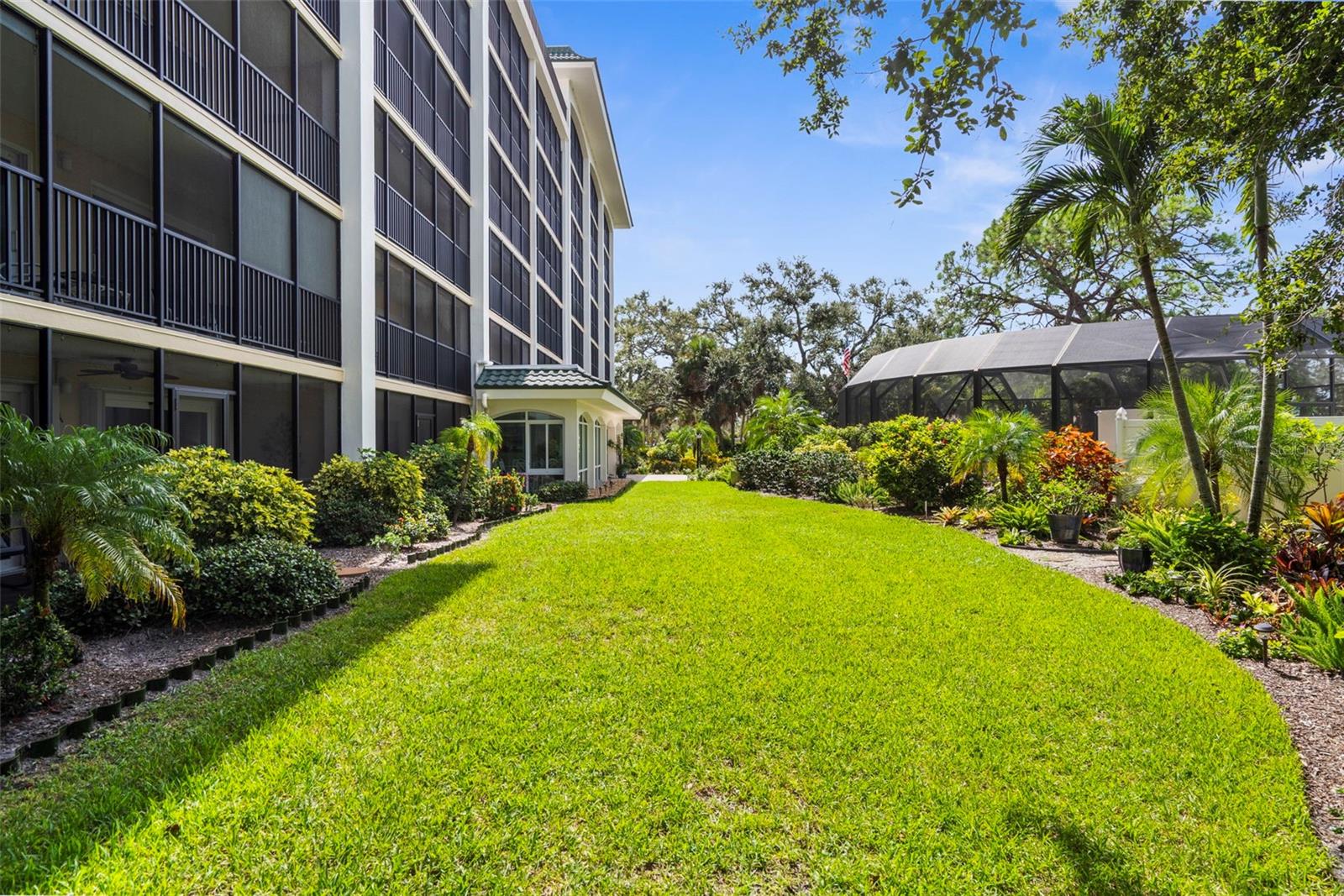 VENICE AVE CONDO - Residential