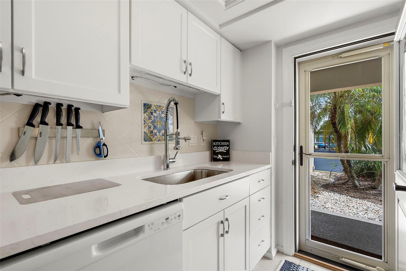 VENICE AVE CONDO - Residential