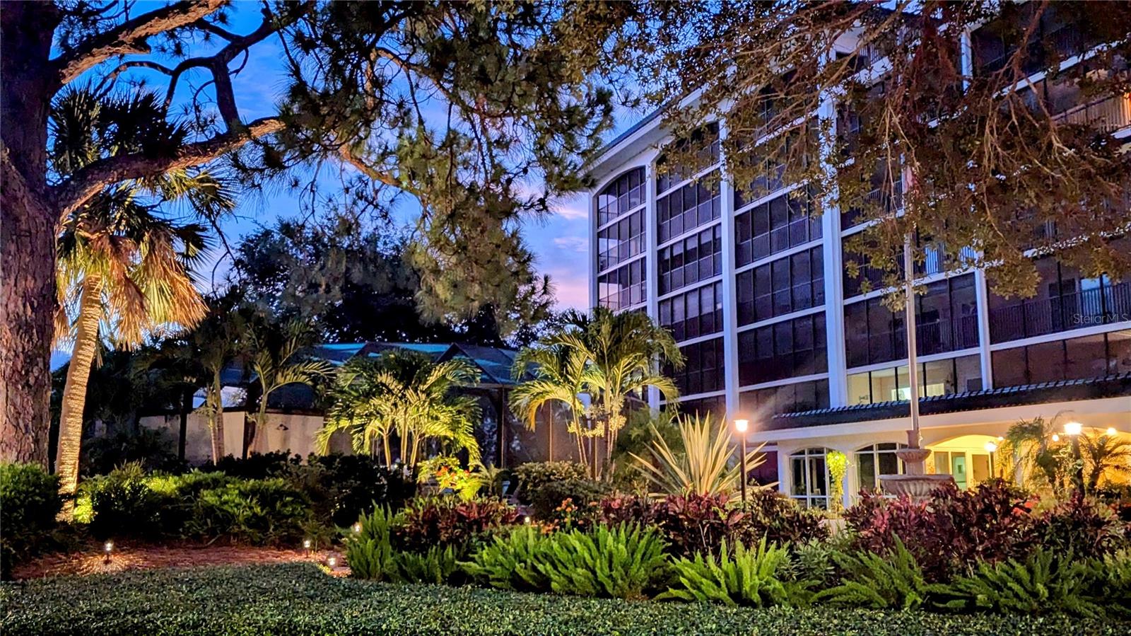VENICE AVE CONDO - Residential