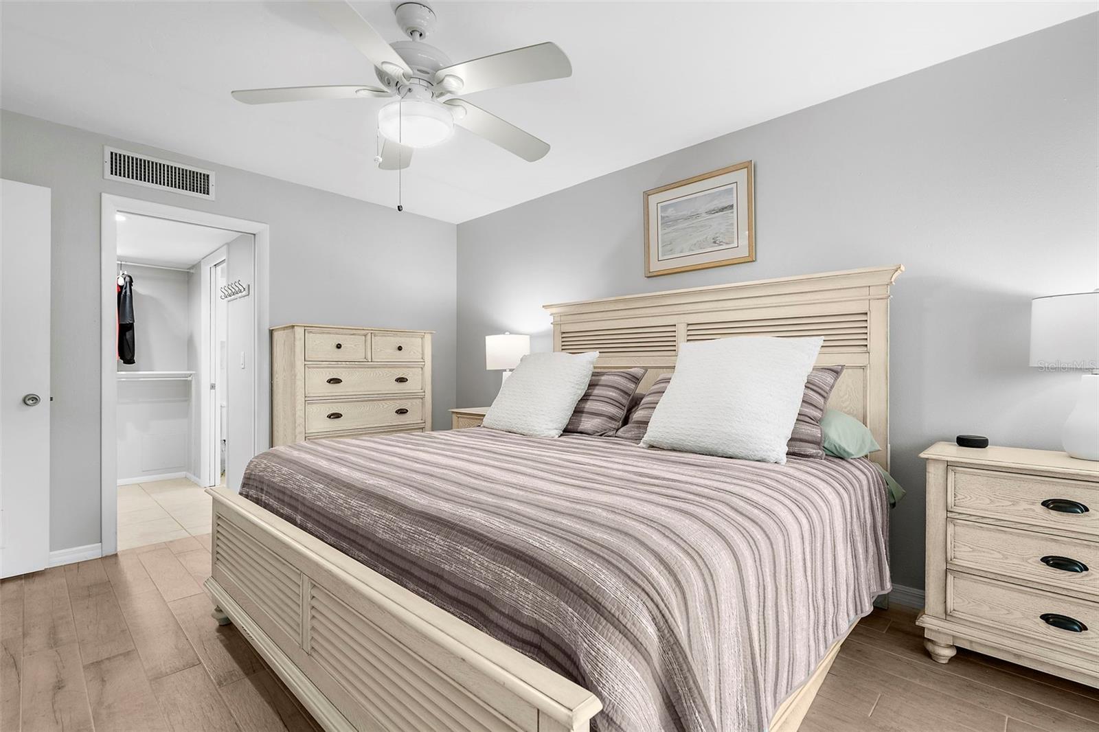 VENICE AVE CONDO - Residential