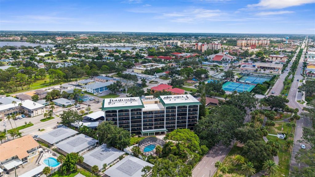 Photo of 512 W Venice Avenue #102, Venice, FL 34285 (MLS # N6140481)