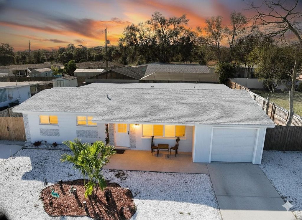 Photo of 5010 Lahaina Drive, Sarasota, FL 34232 (MLS # A4678105)