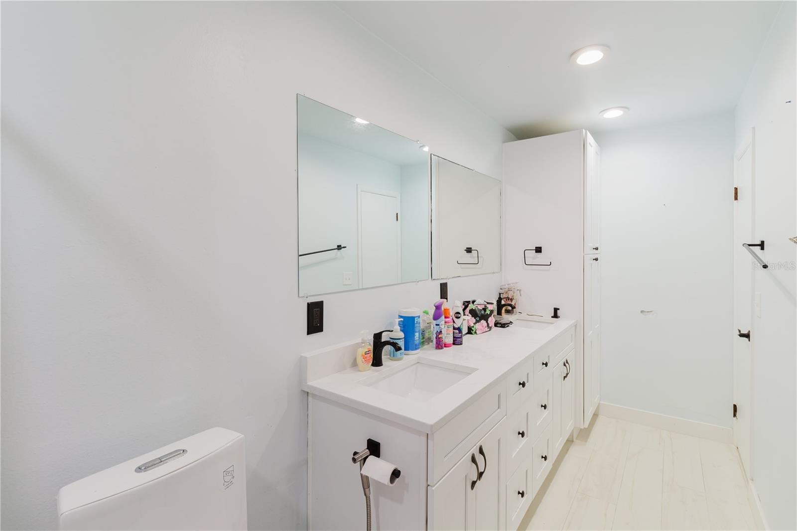 RIVER OAKS CONDO I - Residential