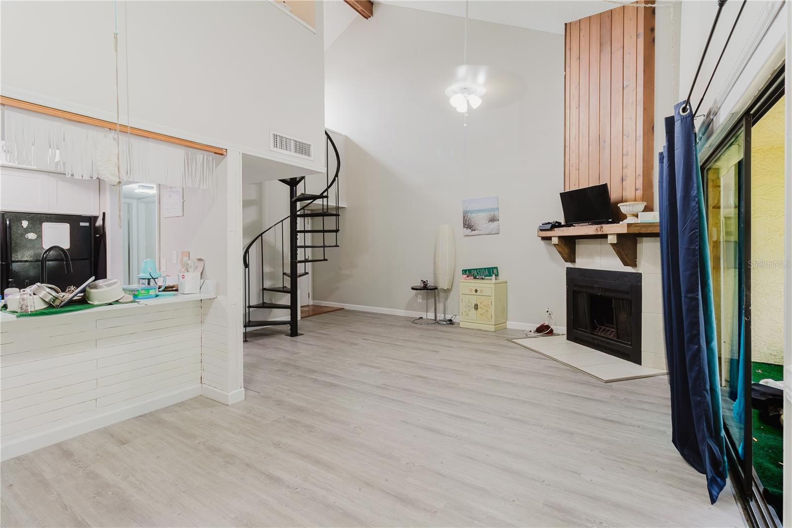 RIVER OAKS CONDO I - Residential