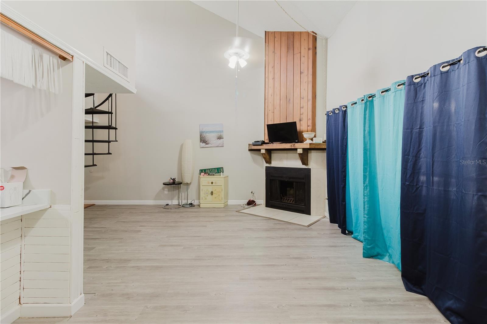 RIVER OAKS CONDO I - Residential