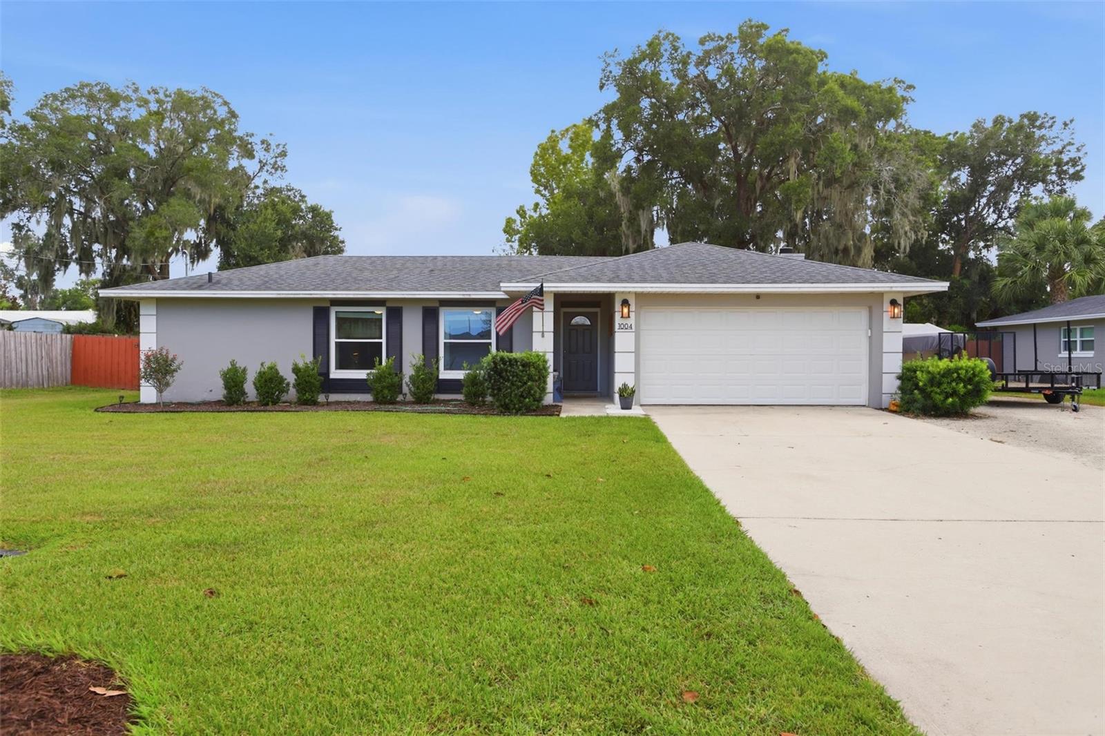 1004 CRESCENT PARKWAY