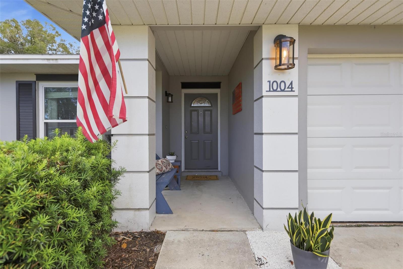 1004 CRESCENT PARKWAY