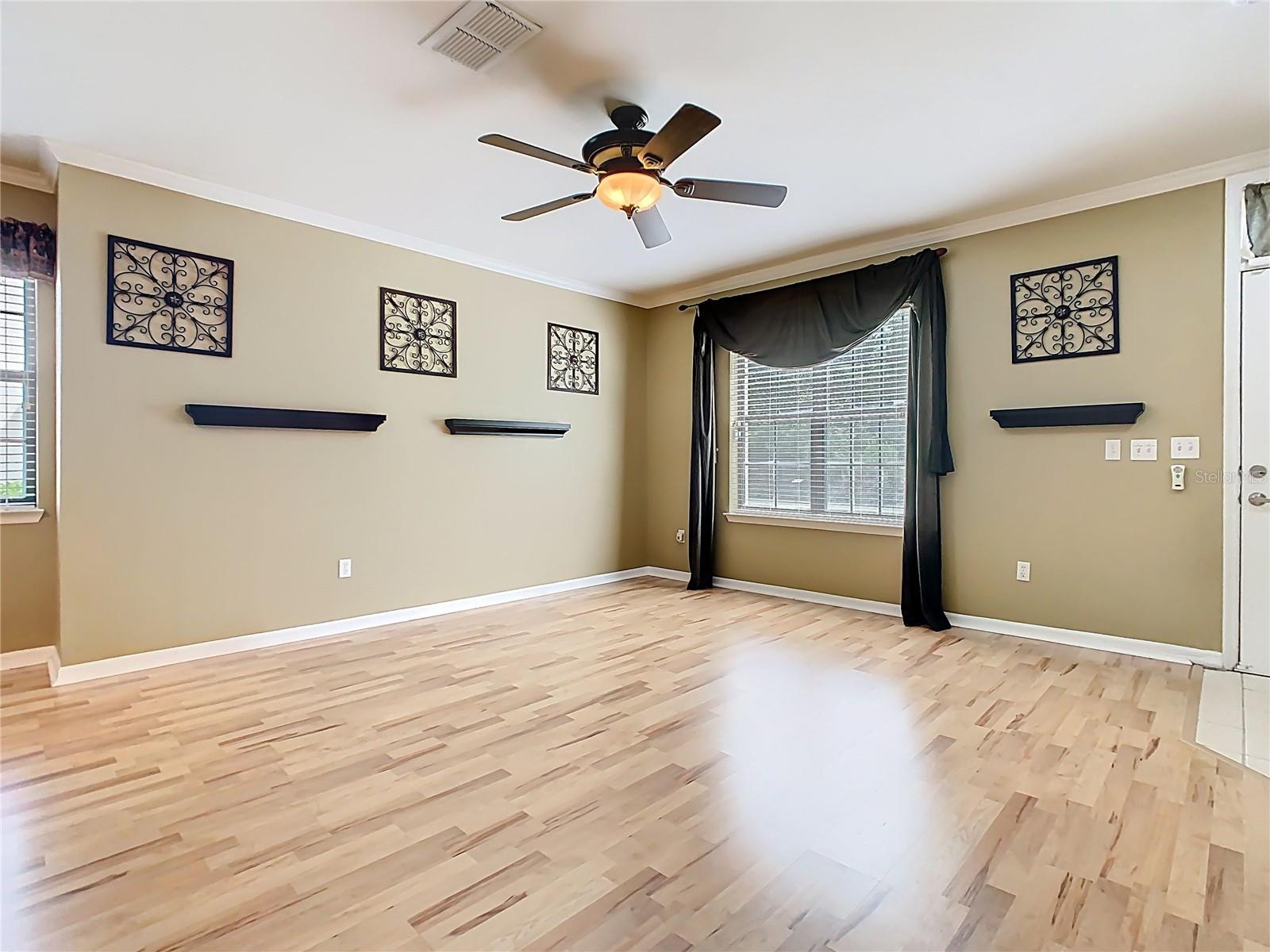 736 CENTERVALE DRIVE