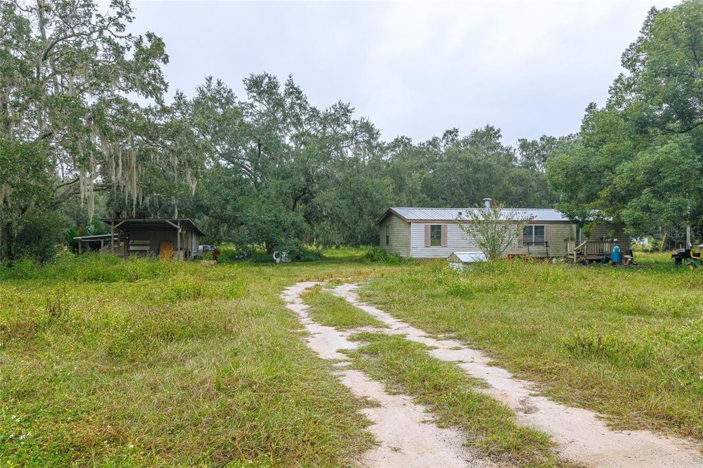 Photo of 16201 SE 122nd Terrace, Weirsdale, FL 32195 (MLS # O6353543)