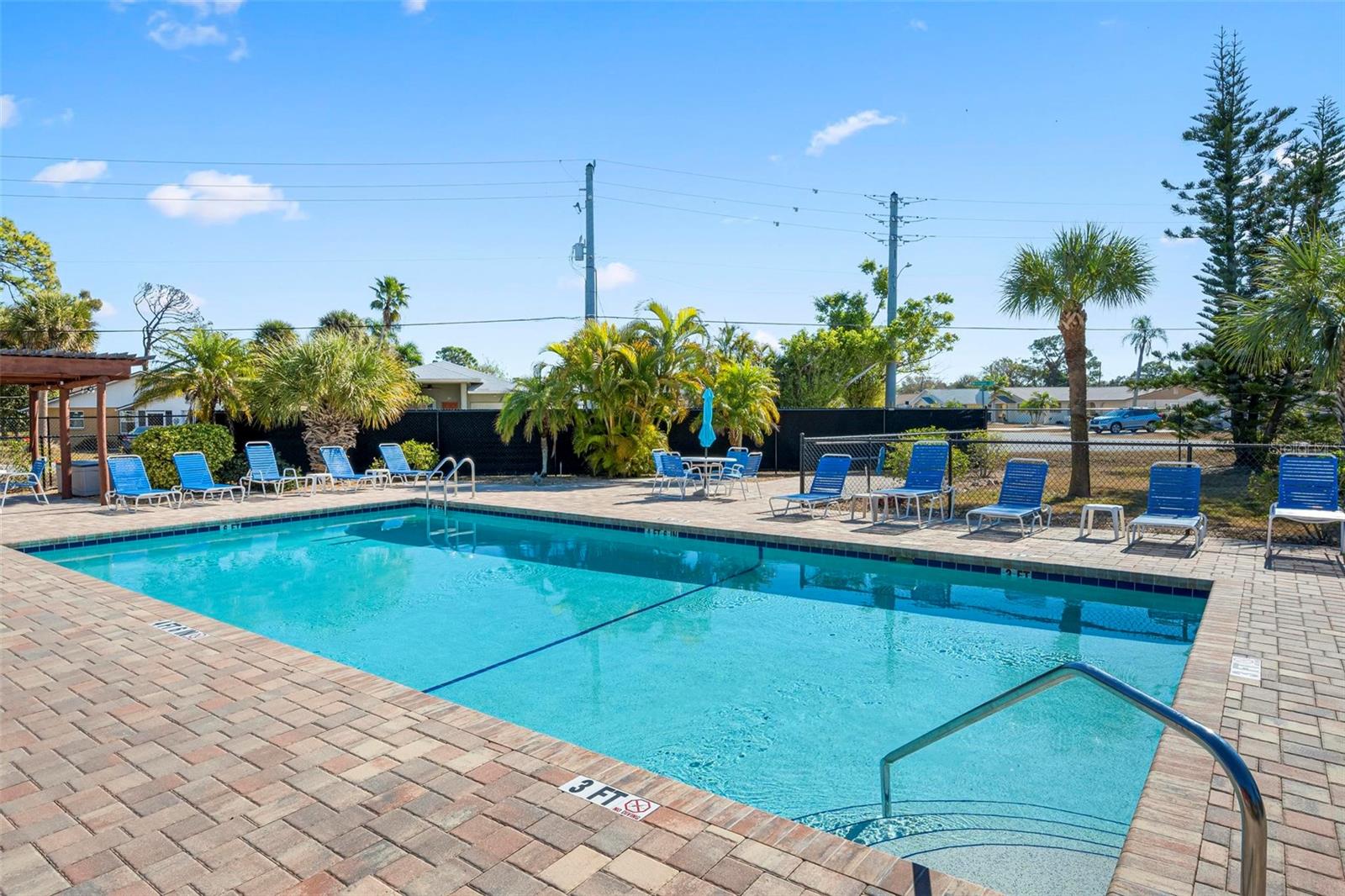 PINE HOLLOW - Residential