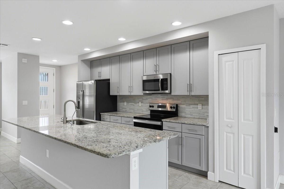 4712 TERRA ESMERALDA DRIVE