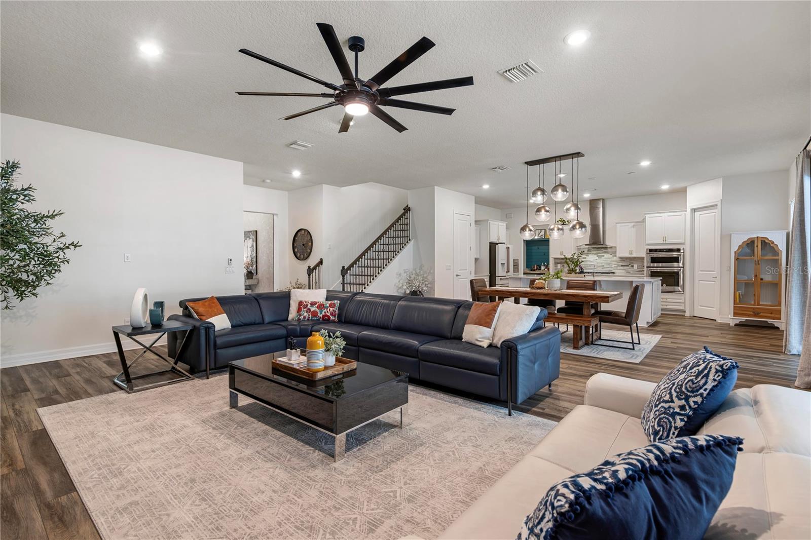 355 PAUL POINT