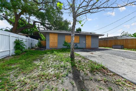 Photo of 1423 18th Street W, Bradenton, FL 34205 (MLS # C7524745)