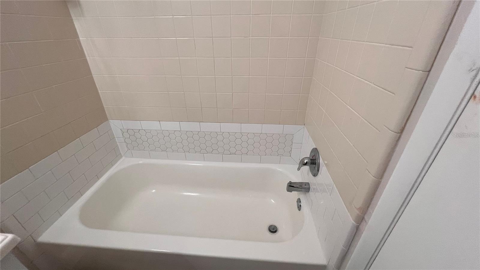 FOXHALL CONDO PH 1-3 - Residential