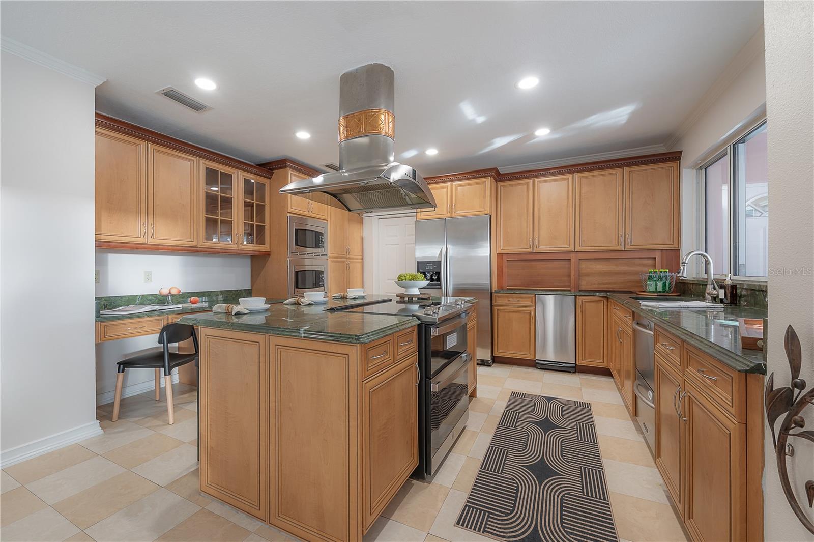 THE MANORS AT WHITE TROUT LAKE - Residential