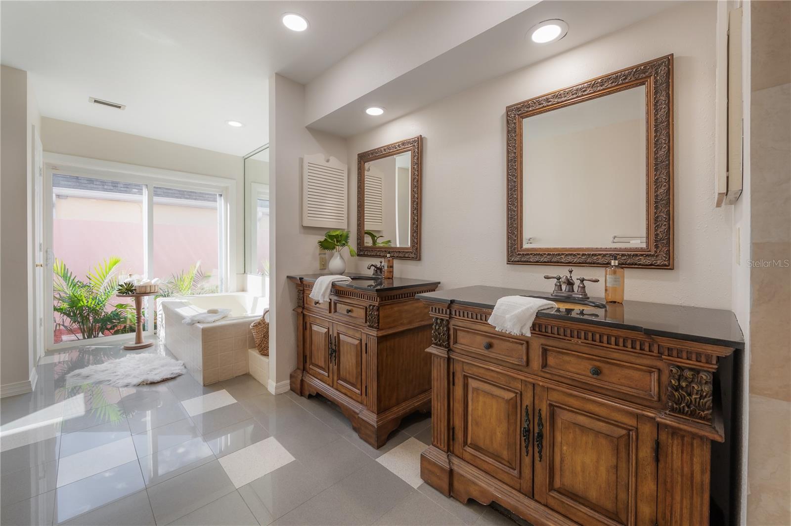 THE MANORS AT WHITE TROUT LAKE - Residential