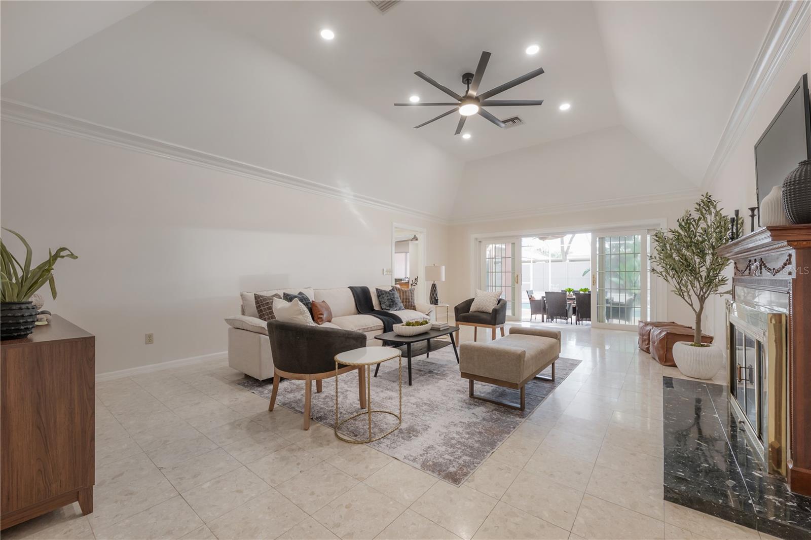 THE MANORS AT WHITE TROUT LAKE - Residential