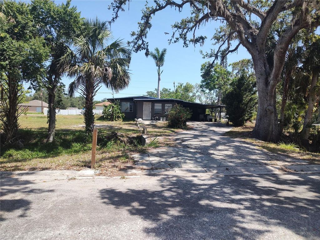 Photo of 1423 17th Avenue E, Bradenton, FL 34208 (MLS # A4657195)