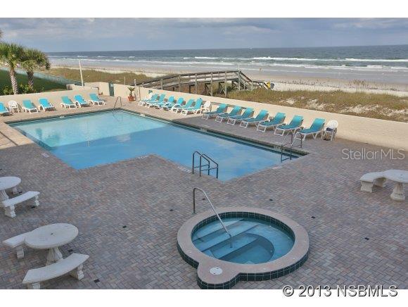 Towers 09 Condo - Residential