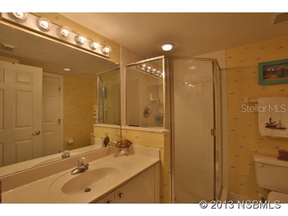 Towers 09 Condo - Residential