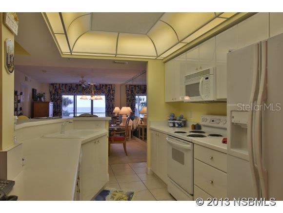 Towers 09 Condo - Residential