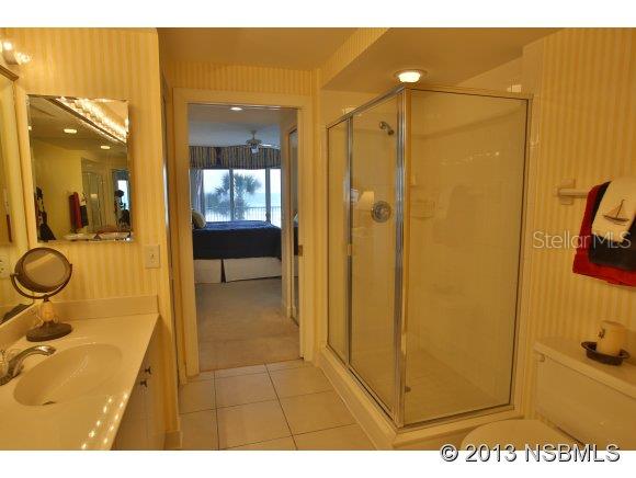 Towers 09 Condo - Residential