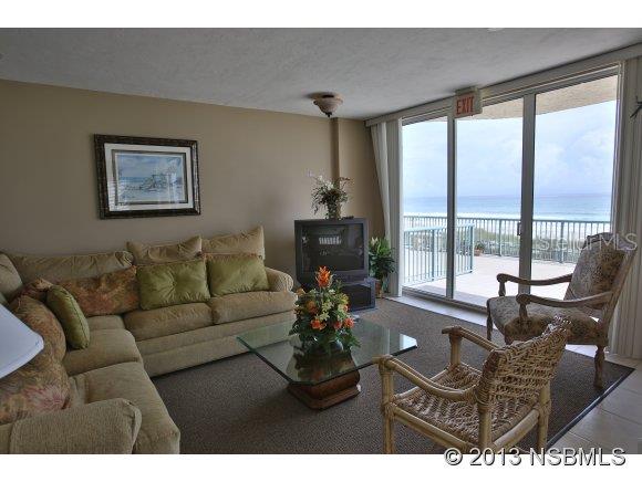 Towers 09 Condo - Residential