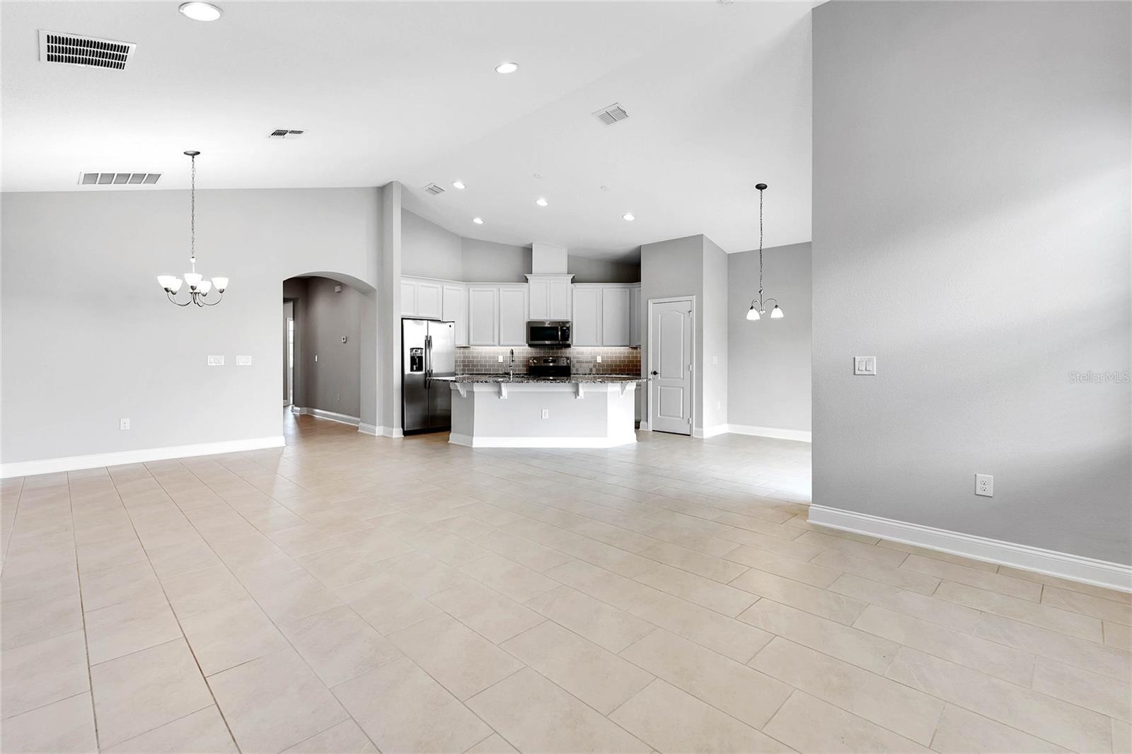 JOHNS LAKE LNDG PH 4 - Residential Lease