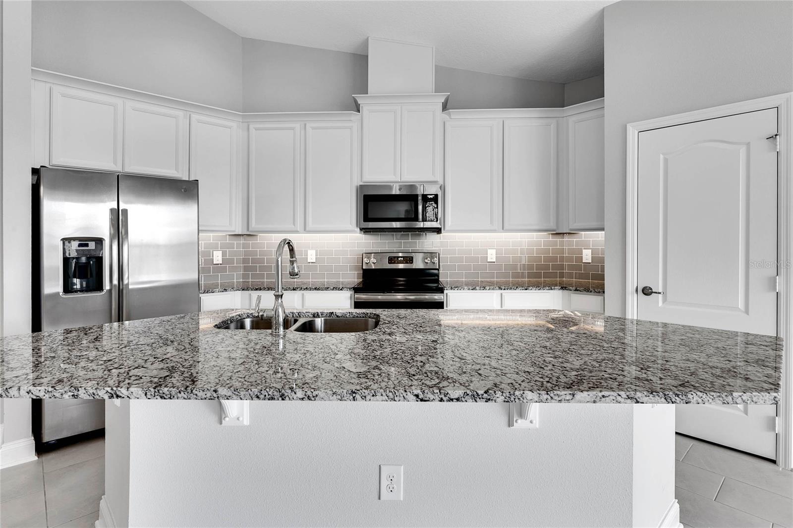 JOHNS LAKE LNDG PH 4 - Residential Lease