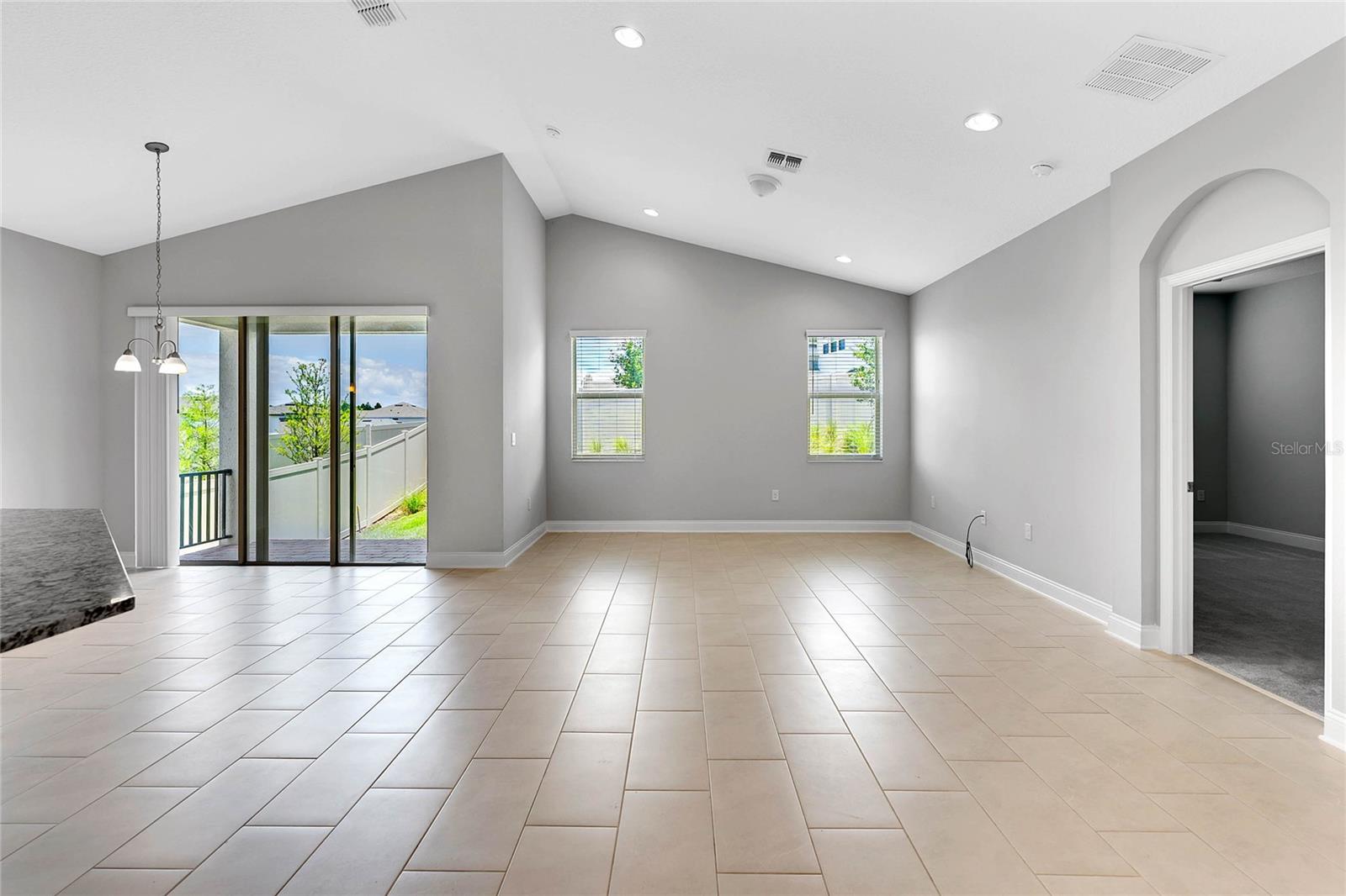 JOHNS LAKE LNDG PH 4 - Residential Lease