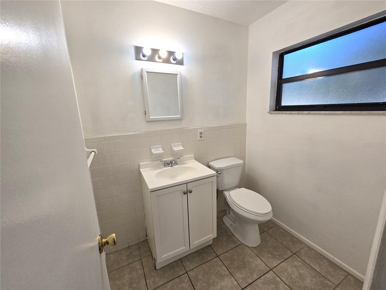 ATHENS REALTY CO BLKS 203-206 INC DELAND - Residential Lease