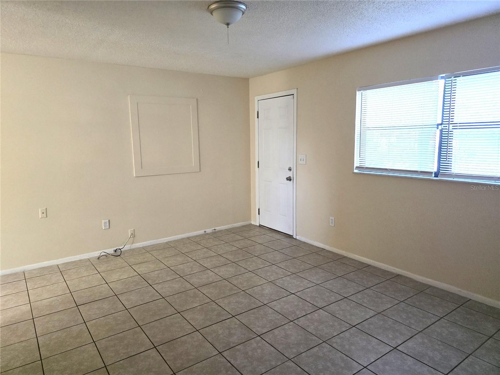 ATHENS REALTY CO BLKS 203-206 INC DELAND - Residential Lease