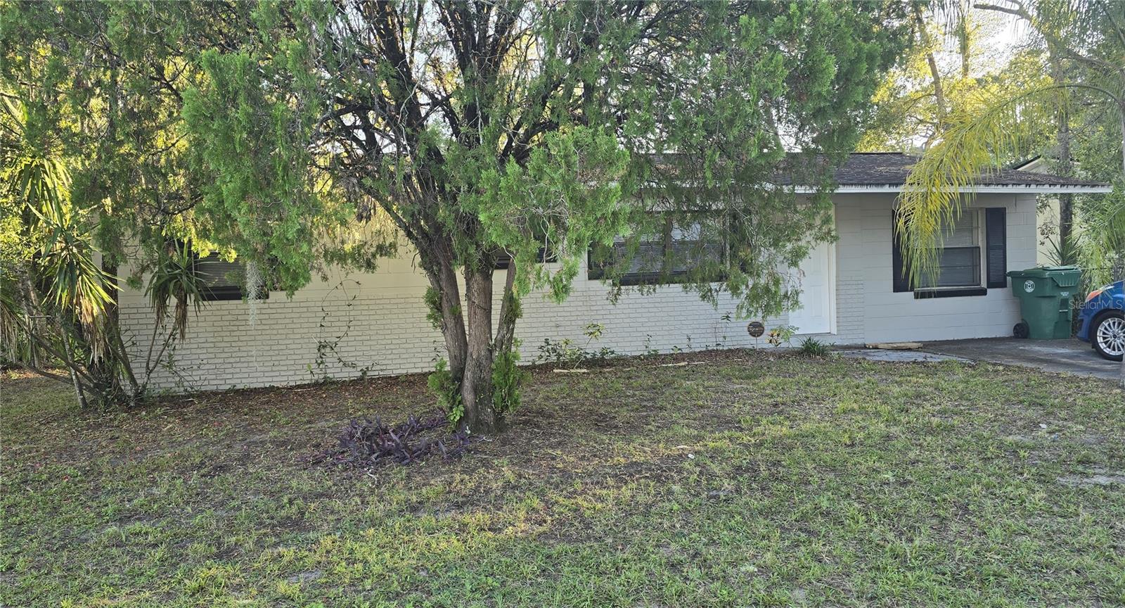 ATHENS REALTY CO BLKS 203-206 INC DELAND - Residential Lease