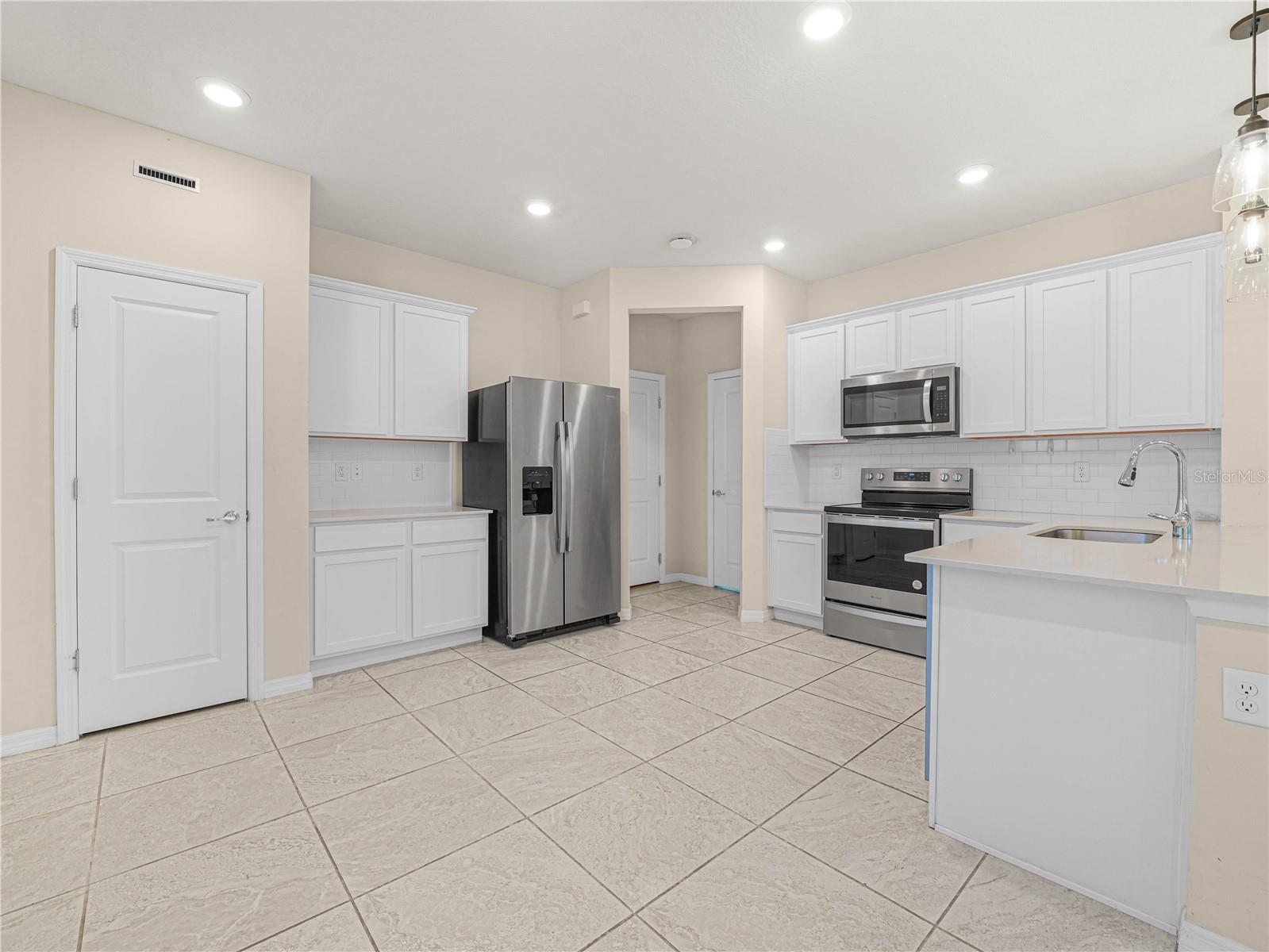 CYPRESS CAY PH 1 - Residential Lease