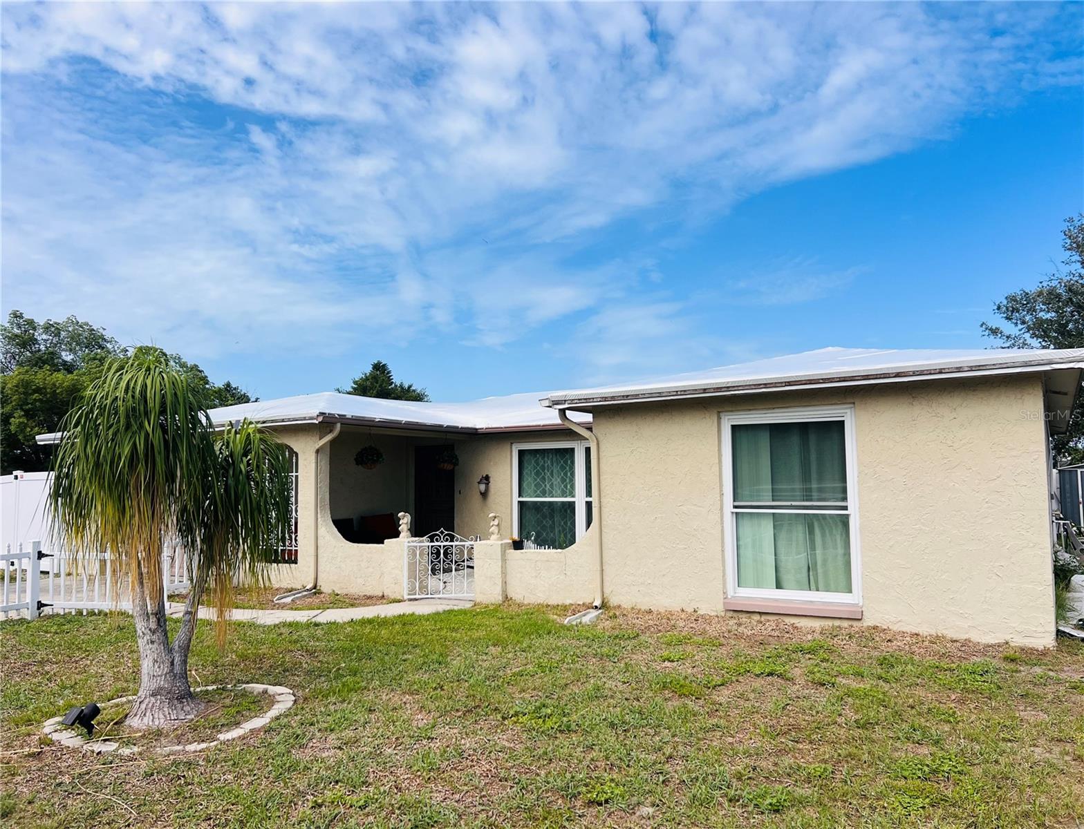 FOR RENT! Beautiful 3/2 home available now! The master bedroom includes a ensuite bathroom and walk in closet. Open concept kitchen and tile floor throughout. Enjoy your own private screened in pool perfect for relaxing or entertaining. Extra PARKING SPACE for your RV or BOAT. Easy to show, fast and simple application process. Schedule your showing today!