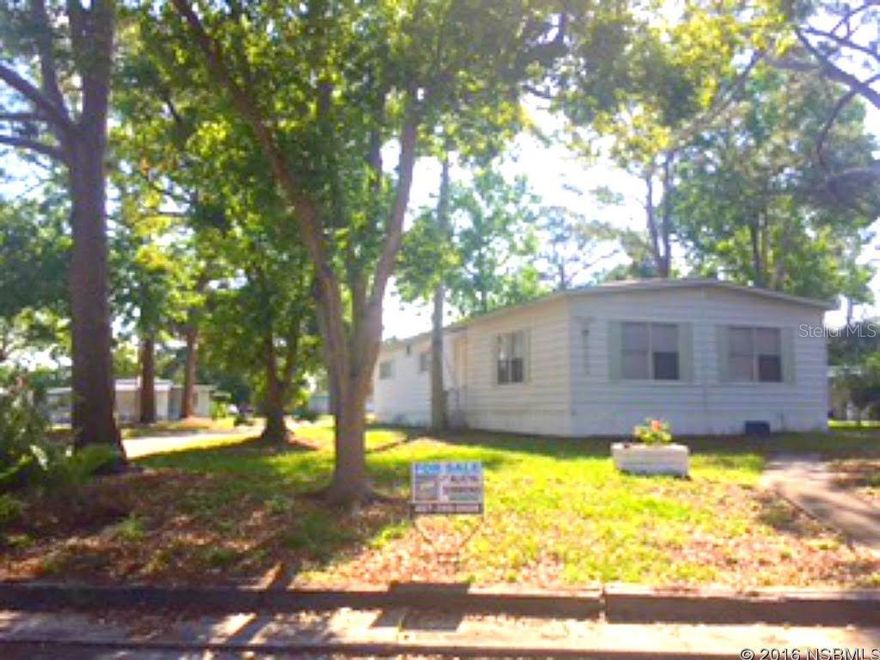 Adorable double wide mobile home on a corner lot in nice quiet community of Commonwealth. Great for winter home or young family. ;Water: City
